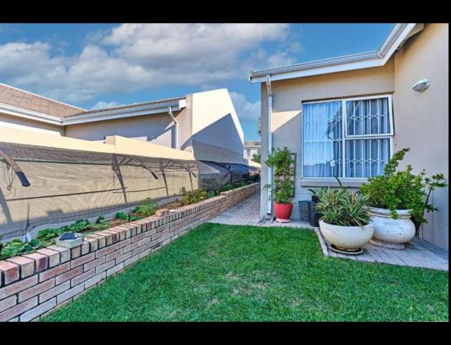 3 BEDROOM TOWNHOUSE FOR SALE IN BLUE HILLS
